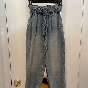 Abercrombie and Fitch Paperbag Mom Jean (Size 27)